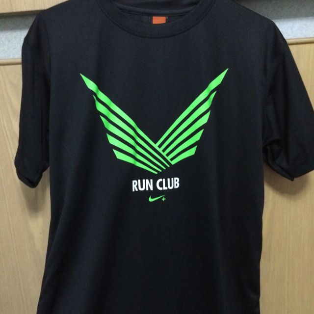 nike running club t shirt