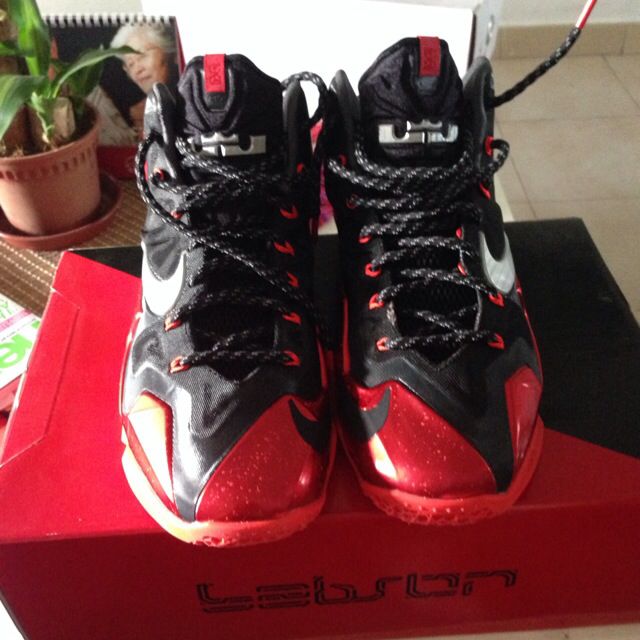 Red and sales black lebron 11