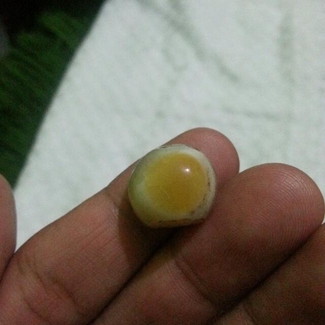 Agate Stone (Category: Everything Else) located in Singapore. Submitted by laupeq (Listing ID 4065813, Image 2). Description: .