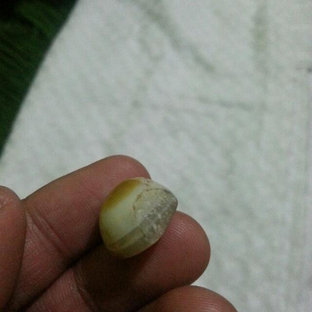 Agate Stone (Category: Everything Else) located in Singapore. Submitted by laupeq (Listing ID 4065813, Image 3). Description: .
