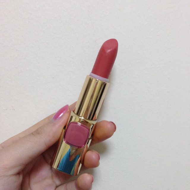 L'oreal C402 Pearly Peach Dream Lipstick Color Riche, Beauty & Personal  Care, Hair on Carousell