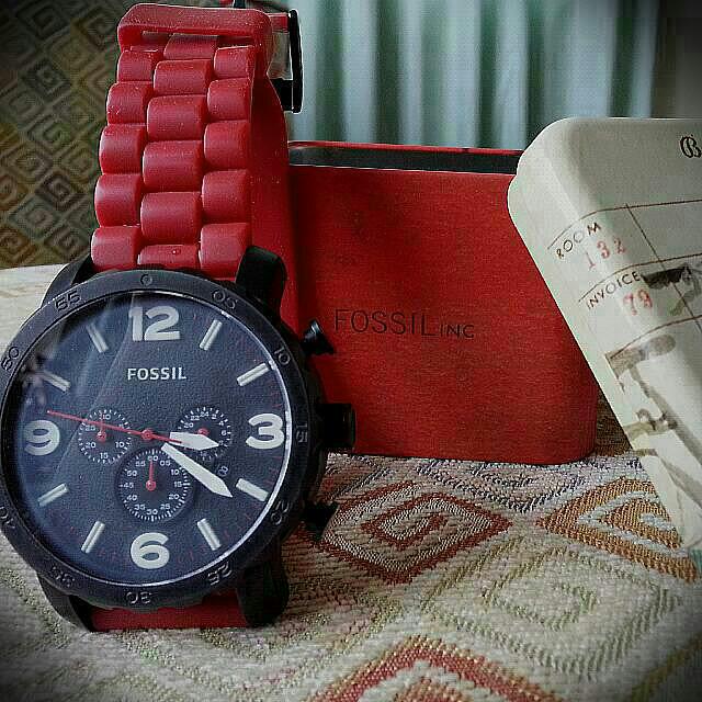 Red fossil clearance watch