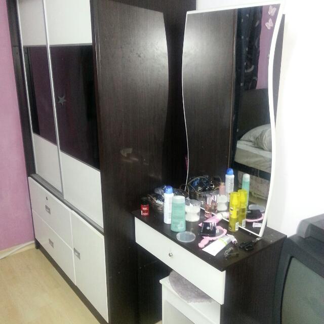 A Sliding Door Wardrobe Come With Dressing Table Furniture On Carousell
