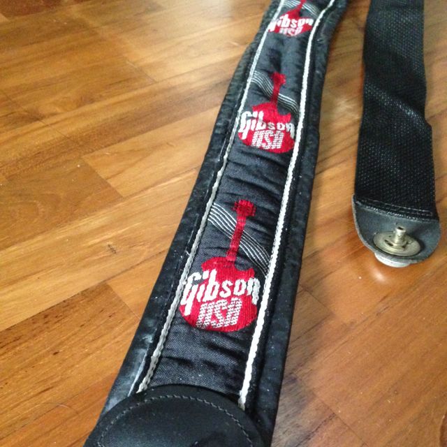 Gibson Original Locking Straps, Hobbies & Toys, Music & Media, Music