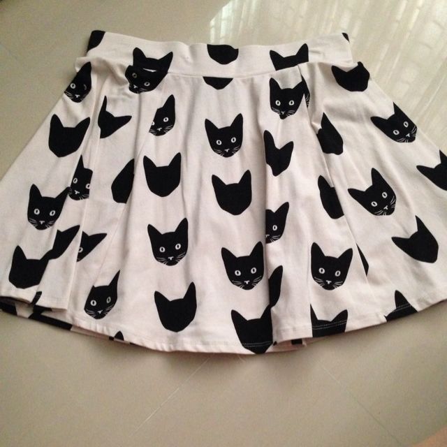 H M Cat Print Skirt Women s Fashion Muslimah Fashion Bottoms on Carousell
