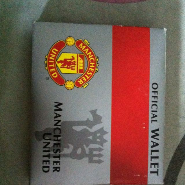 Manchester United Official Wallet, Men's Fashion, Watches & Accessories