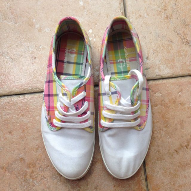 Fred perry hotsell canvas shoes womens