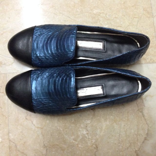 Boutique 9 Blue Snakeskin Flats Women s Fashion Footwear Flats on Carousell