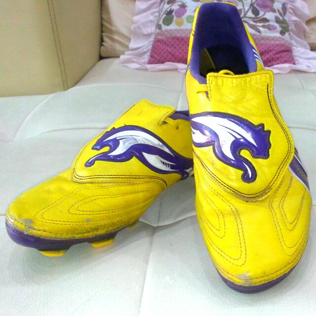 Puma V1.11 First Grade Sports Equipment Sports Games Racket Ball Sports on Carousell