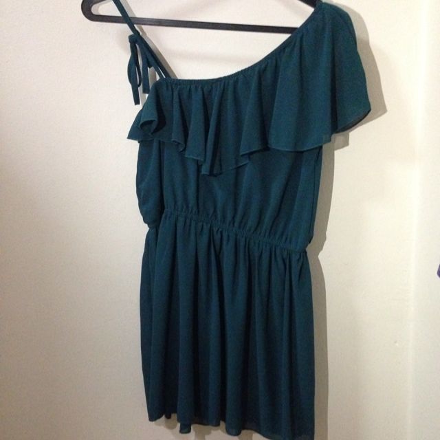 Basic Jade Romper (Category: Rompers) located in Singapore. Submitted by infinity_closet (Listing ID 4735748, Image 1). Description: .
