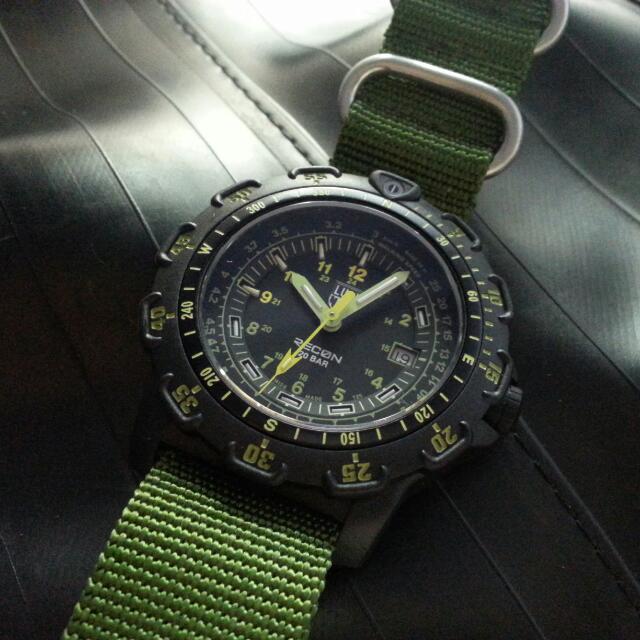 Luminox store 8825 km