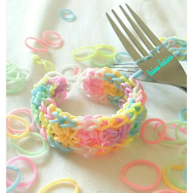 How to make rainbow loom Starburst bracelet - YouTube