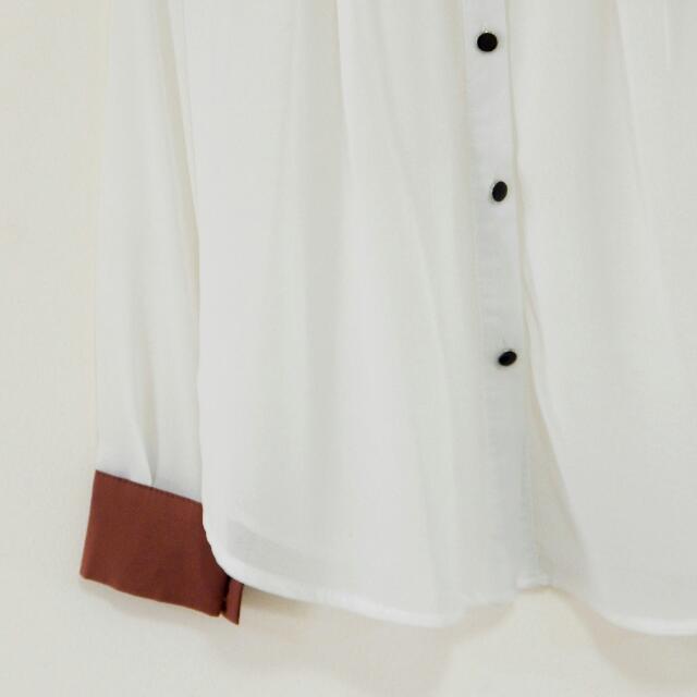 Collared Chiffon Button-down Blouse (Category: Blouses) located in Singapore. Submitted by gky92 (Listing ID 4942267, Image 3). Description: .