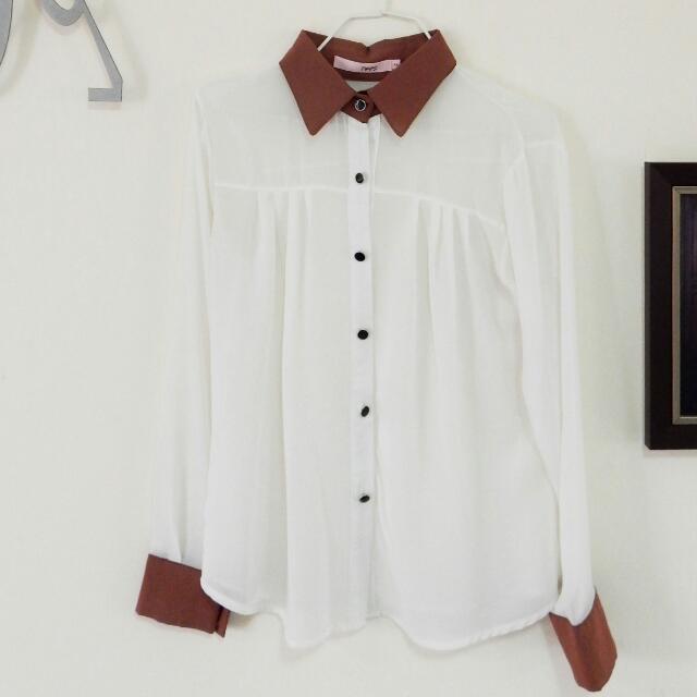 Collared Chiffon Button-down Blouse (Category: Blouses) located in Singapore. Submitted by gky92 (Listing ID 4942267, Image 1). Description: .