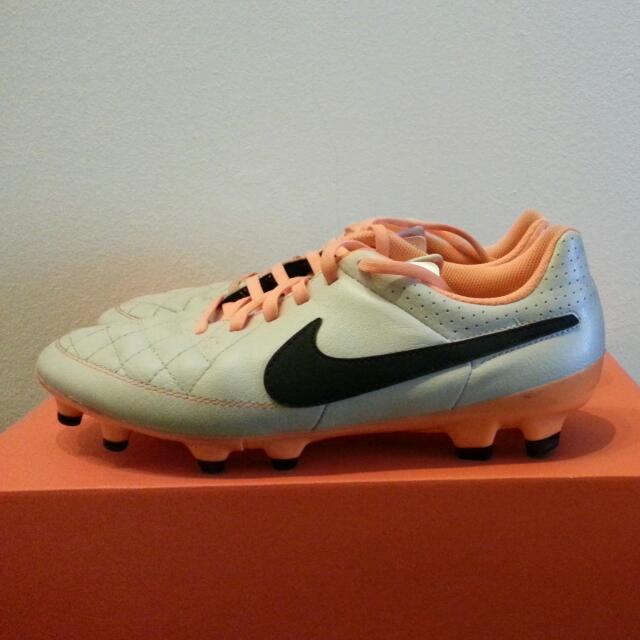 all black nike tiempo cleats