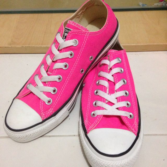 neon pink converse