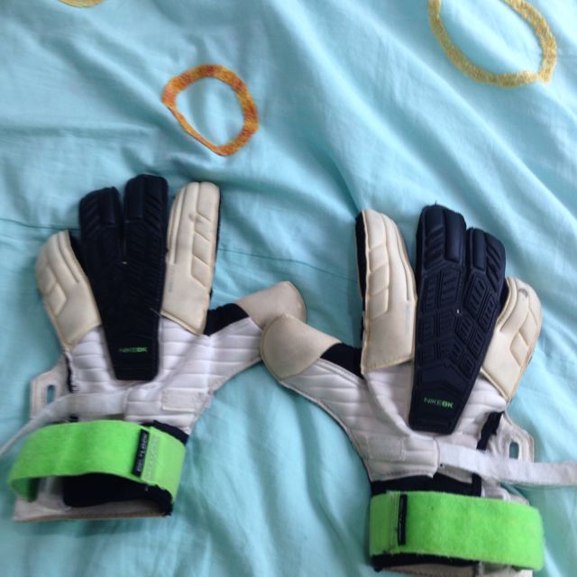 Nike Confidence Gk Gloves Men s Fashion Activewear on Carousell