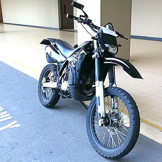 YAMAHA WR 200 SCRAMBLER MOTORCYCLE BLACK COLOUR Cars on Carousell