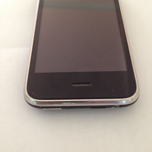 Iphone 3 (Category: Cables & Adaptors) located in Singapore. Submitted by woomario (Listing ID 5560717, Image 2). Description: .