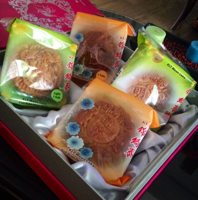 Klt Malaysia Brand Halal Mooncake 2014 Everything Else On Carousell