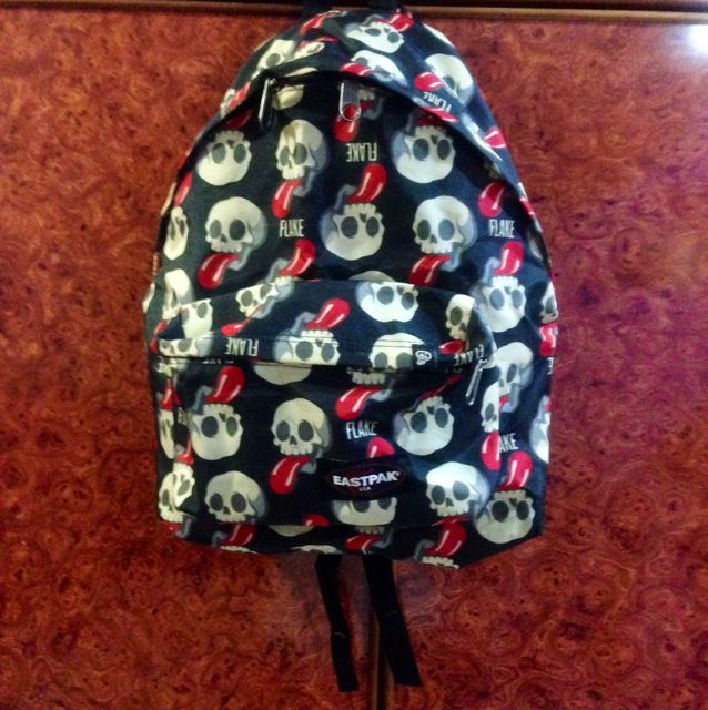 Eastpak skull sales