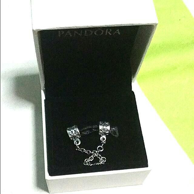 Authentic Pandora Daisy safety Chain charm, Women's Fashion, Jewelry
