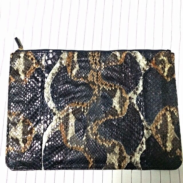 Ling Wu Python Document Bag (Category: Accessories) located in Singapore. Submitted by youbuyuhuat (Listing ID 5859469, Image 1). Description: local bag designer Ling Wu Specially Customized 100% python skin Hand painted ( Navy ) Interior fully lined with suede Interior python pocket with embossed metal plaque Navy blue Length: 39cm Height: 37cm Comes with dust bag n care card No Trade Tag: Ling Wu clutch python skin document bag.