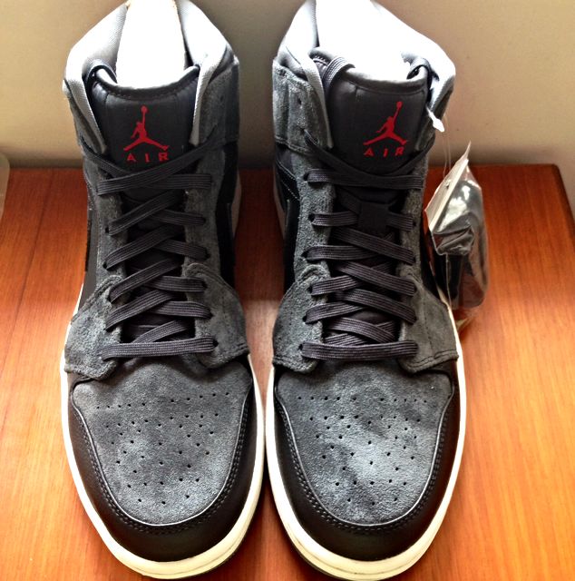 Air Jordan 1 Black Charcoal Suede LIMITED