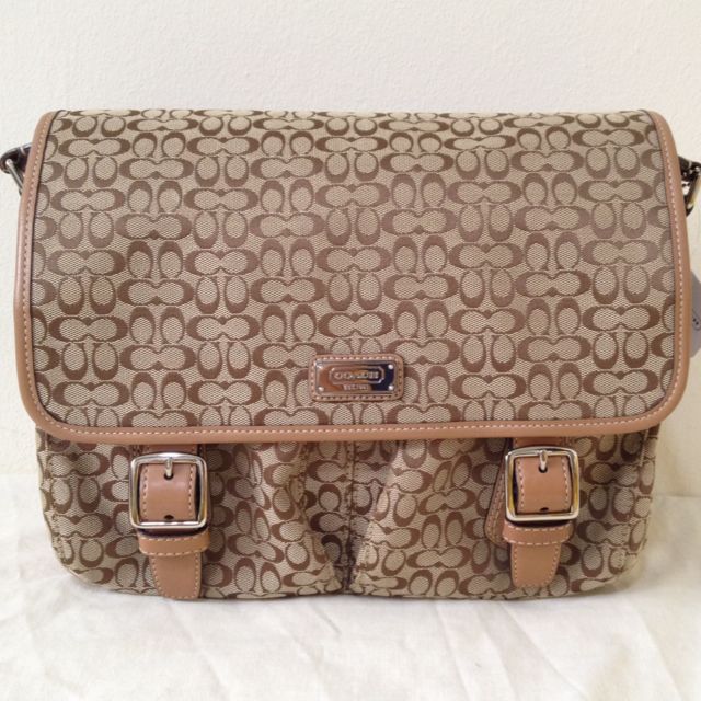 Authentic Coach Signature Messenger Bag In Brown, Women's Fashion, Bags