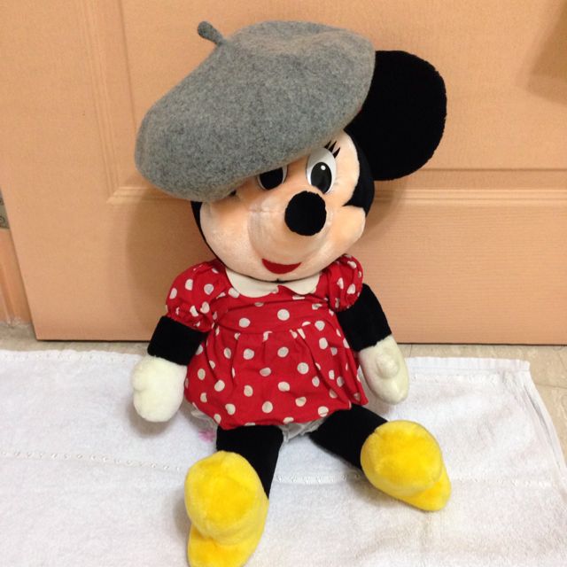 Accessory ( Hat ) (Category: Hats & Beanies) located in Singapore. Submitted by gwendalene (Listing ID 6083870, Image 1). Description: .