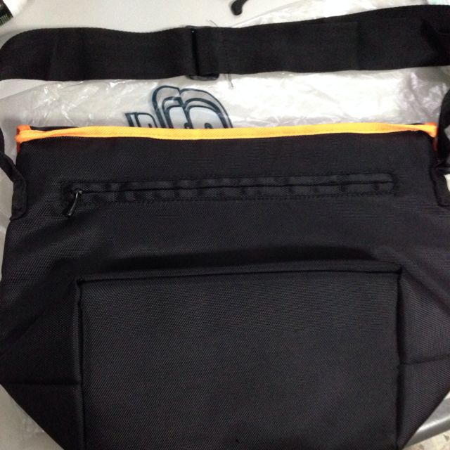 Skechers Messenger Bag, Men's Fashion, Bags, Belt bags, Clutches and