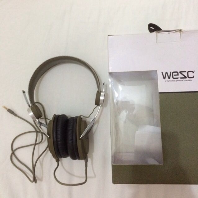 WESC Headphones Mint Condition, Computers & Tech, Parts & Accessories