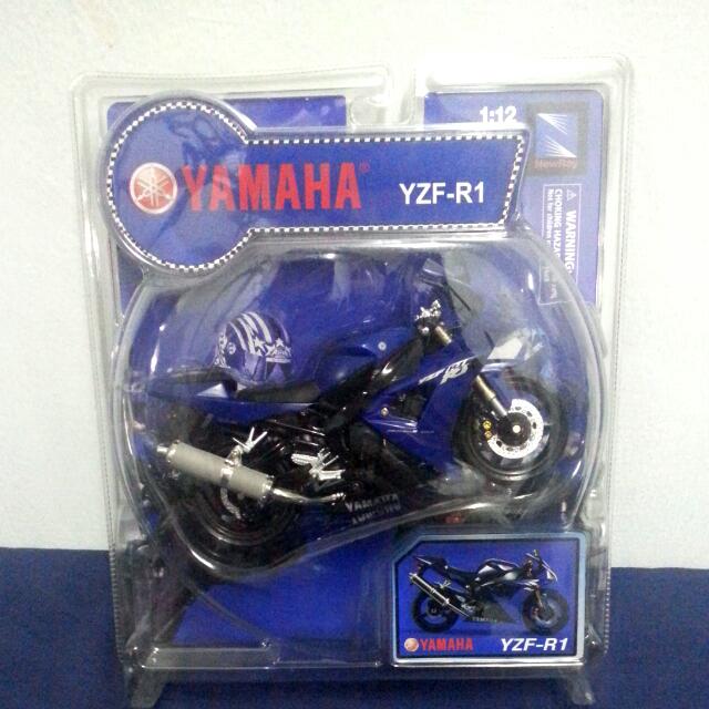 yamaha r1 diecast model