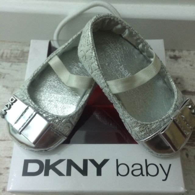 dkny baby shoes