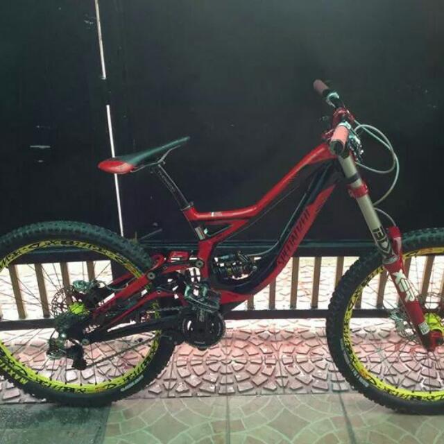 Upgraded Specialized Demo 8 DH Bike