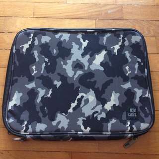 *RESERVED* SALE BN LAPTOP CASE 15"