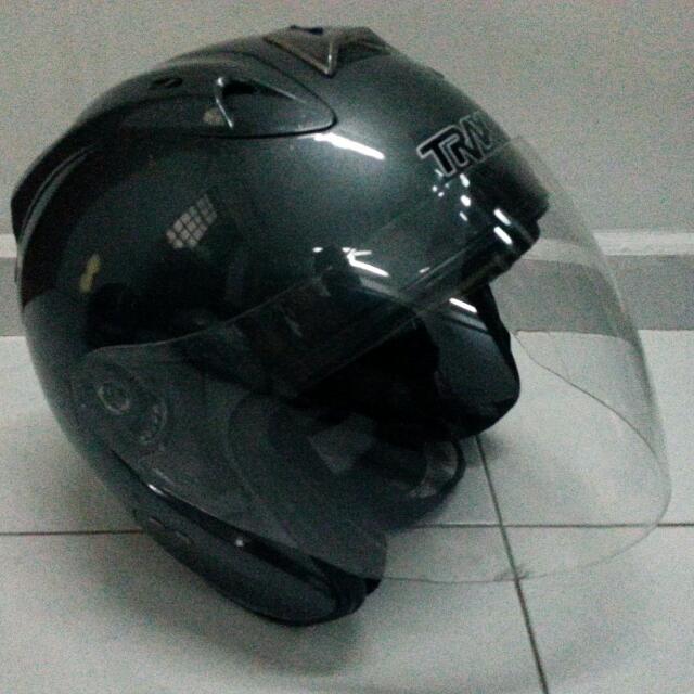 Trax Helmet, Cars on Carousell