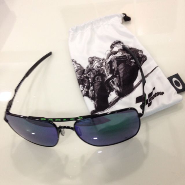 Oakley Deviation Motogp, Sports Equipment, Sports & Games, Water Sports on  Carousell