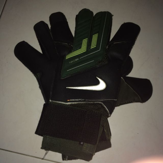 Nike Football Gloves, Sports Equipment, Sports & Games, Racket & Ball