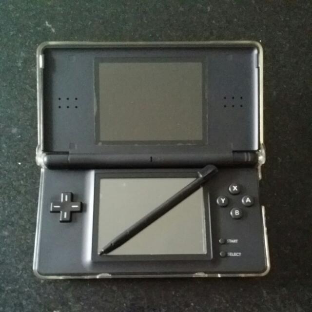 Nintendo Ds Lite R4 Alot Of Games Inside Toys Games On Carousell