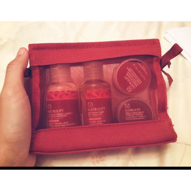 Body Shop Gift Pouch (pomegranate), Women's Fashion, Bags & Wallets
