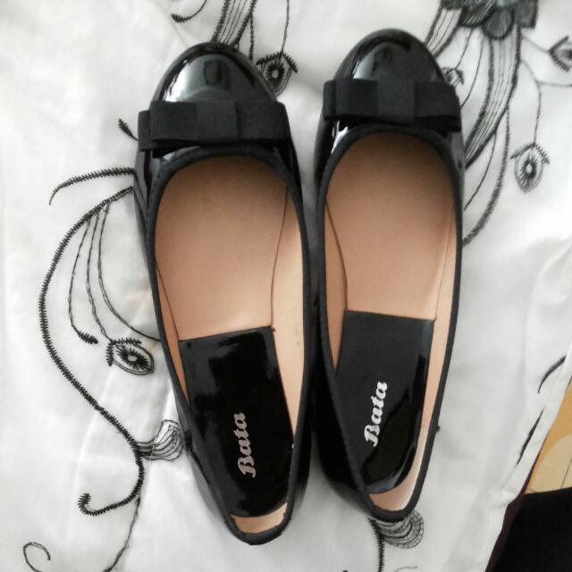 Bata GLOSSY BLACK SHOE/FLATS/, Women's Fashion, Footwear, Flats on
