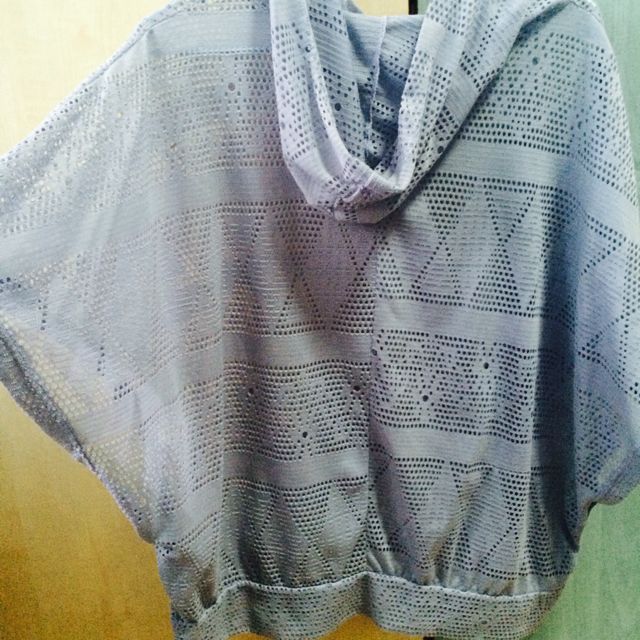 Oversize Pullover (Category: Coats, Jackets and Outerwear) located in Singapore. Submitted by runwaynote (Listing ID 6623100, Image 2). Description: .