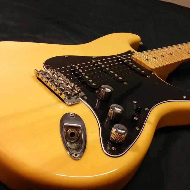 FS Hybrid Squier strat body & Tele neck, Hobbies &