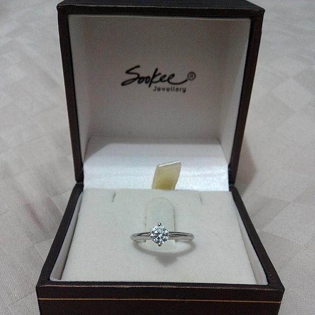 GIA Certified D Colour 0.4 Carat Diamond Ring Luxury Watches on