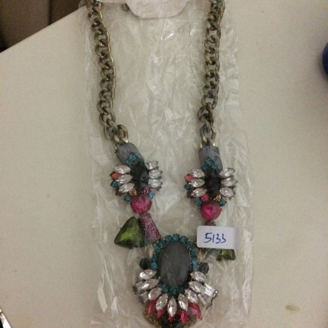Statement Necklace (Category: Necklaces) located in Singapore. Submitted by yj2011 (Listing ID 6776085, Image 2). Description: .