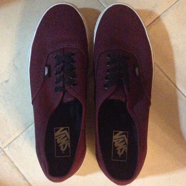 Maroon shoes vans top