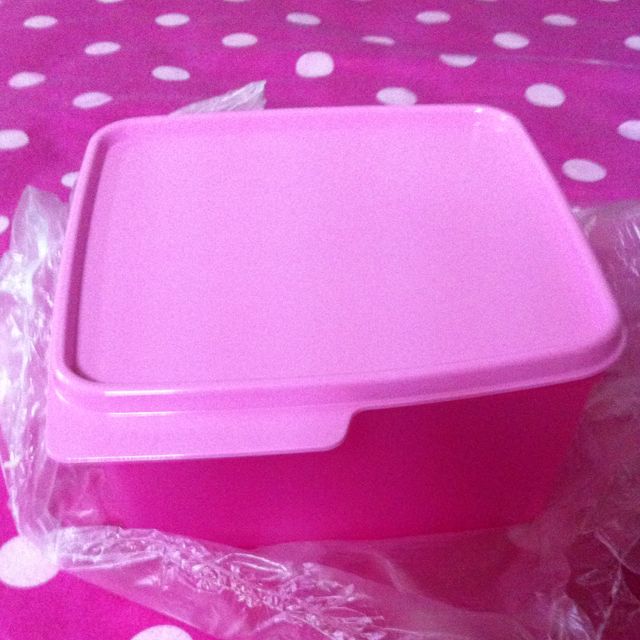 Tupperware (Category: Vases & Decorative Bowls) located in Singapore. Submitted by yufeng.yang (Listing ID 6899557, Image 2). Description: .