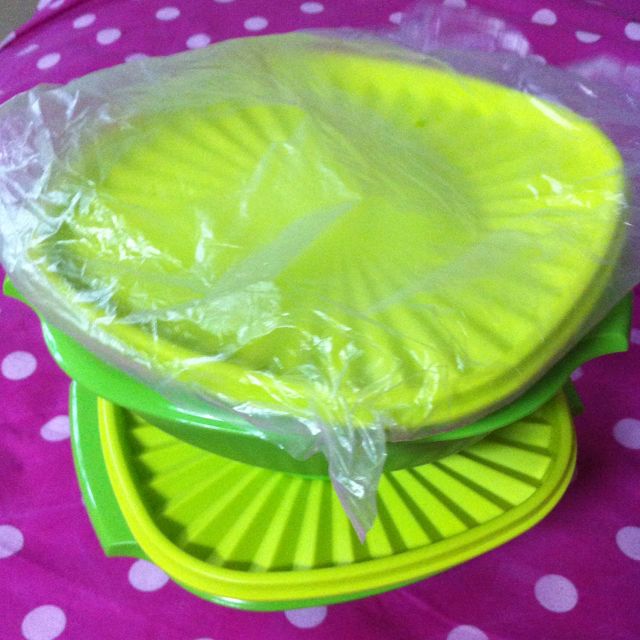 Tupperware (Category: Vases & Decorative Bowls) located in Singapore. Submitted by yufeng.yang (Listing ID 6899557, Image 3). Description: .