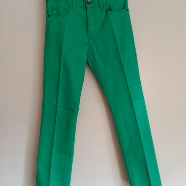 H and deals m green pants